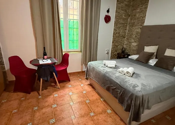 Holiday Rooms 4*